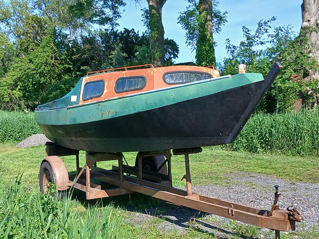 Bijzondere stalen punter met kajuit, opknapper met 8 PK 4-T, Watersport en Boten, Gebruikt, Buitenboordmotor, 1.00 - 1.50 meter