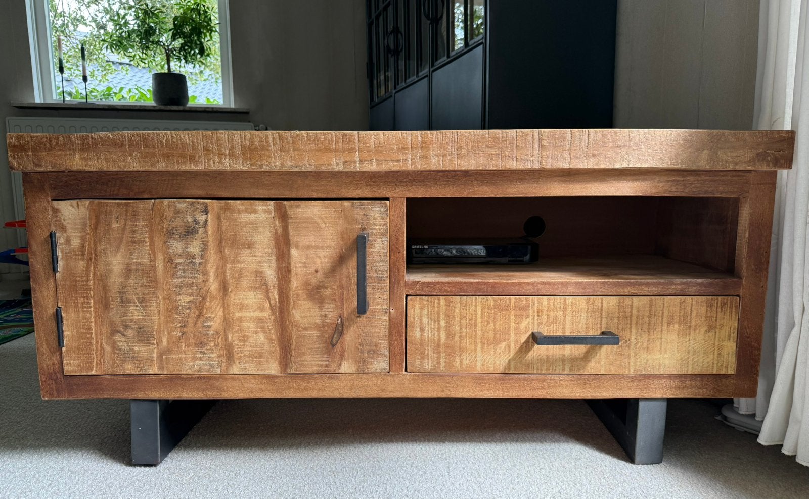 Prachtig TV-meubel | hout&zwart metaal | moet vóór 27/9 weg!, 100 tot 150 cm, Teakhout, Ophalen of Verzenden, Zo goed als nieuw