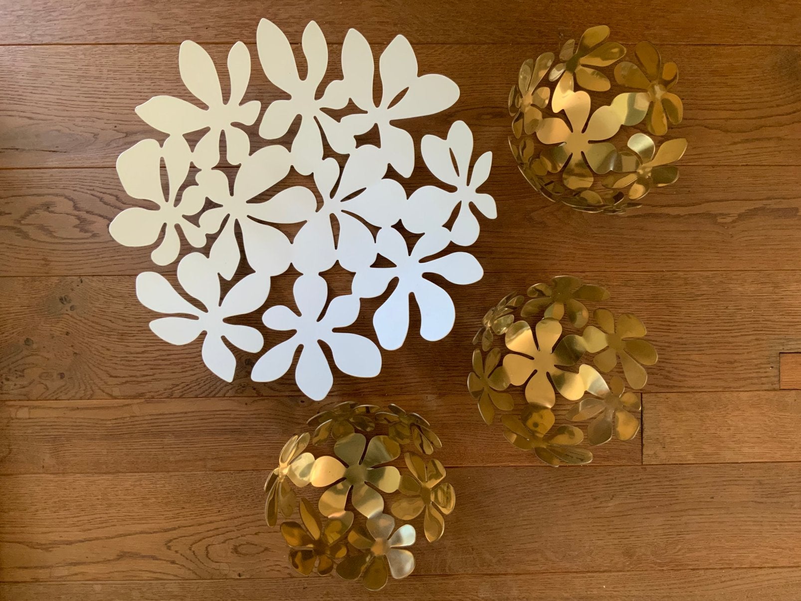 IKEA vintage 3 stuks bloemen schaal Monika Mulder wit/goud, Ophalen of Verzenden, Zo goed als nieuw, Metaal
