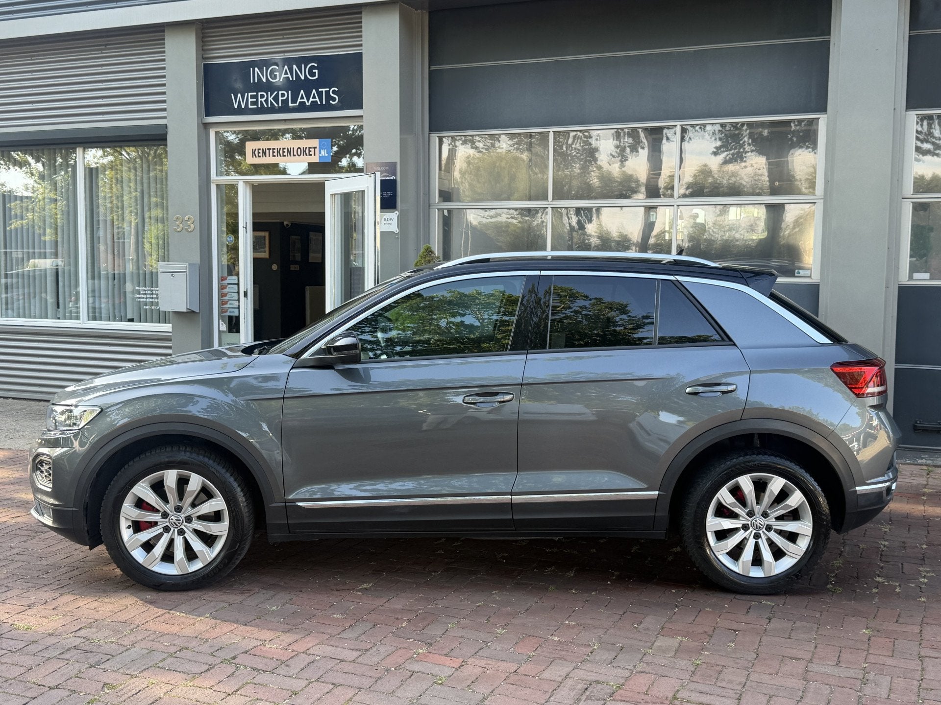 Volkswagen T-Roc 1.5 TSI Sport Business R Automaat,navi,Trek, Stof, Euro 6, 4 cilinders, 150 pk