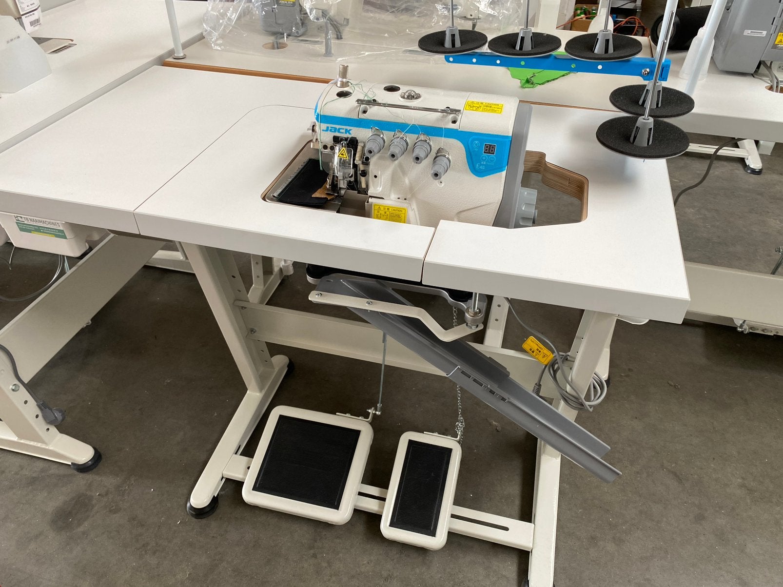 Industriele lockmachine overlock jack e4s 5draad nieuw, Hobby en Vrije tijd, Naaimachines en Toebehoren, Overige merken, Nieuw