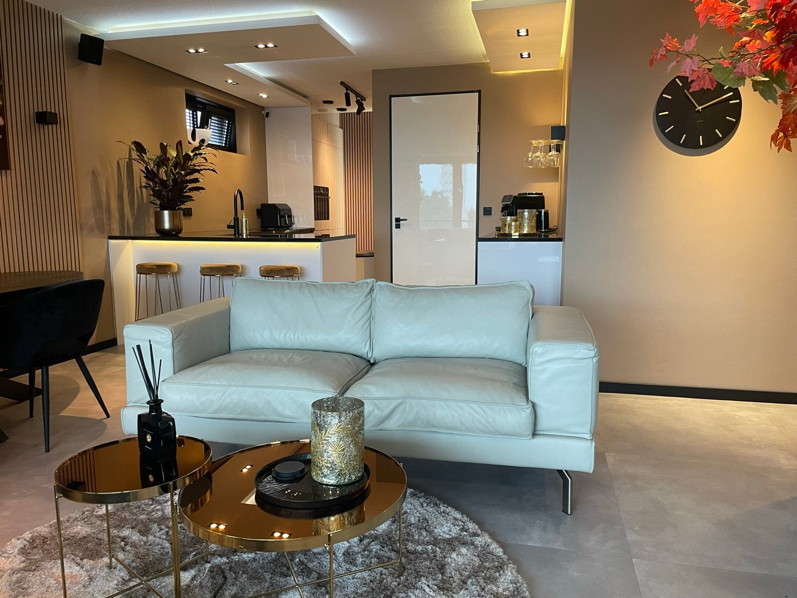 Luxe leren tweezitsbank, crème, zeer comfortabel, Ophalen, 150 tot 200 cm, Tweepersoons, Zo goed als nieuw