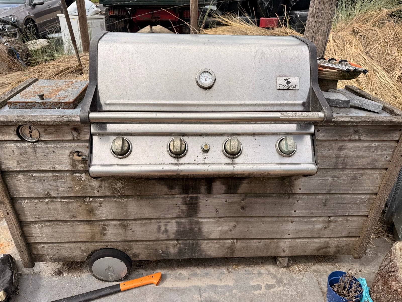 Degelijke buitenkeuken met gasbarbecue, Ophalen, Gebruikt