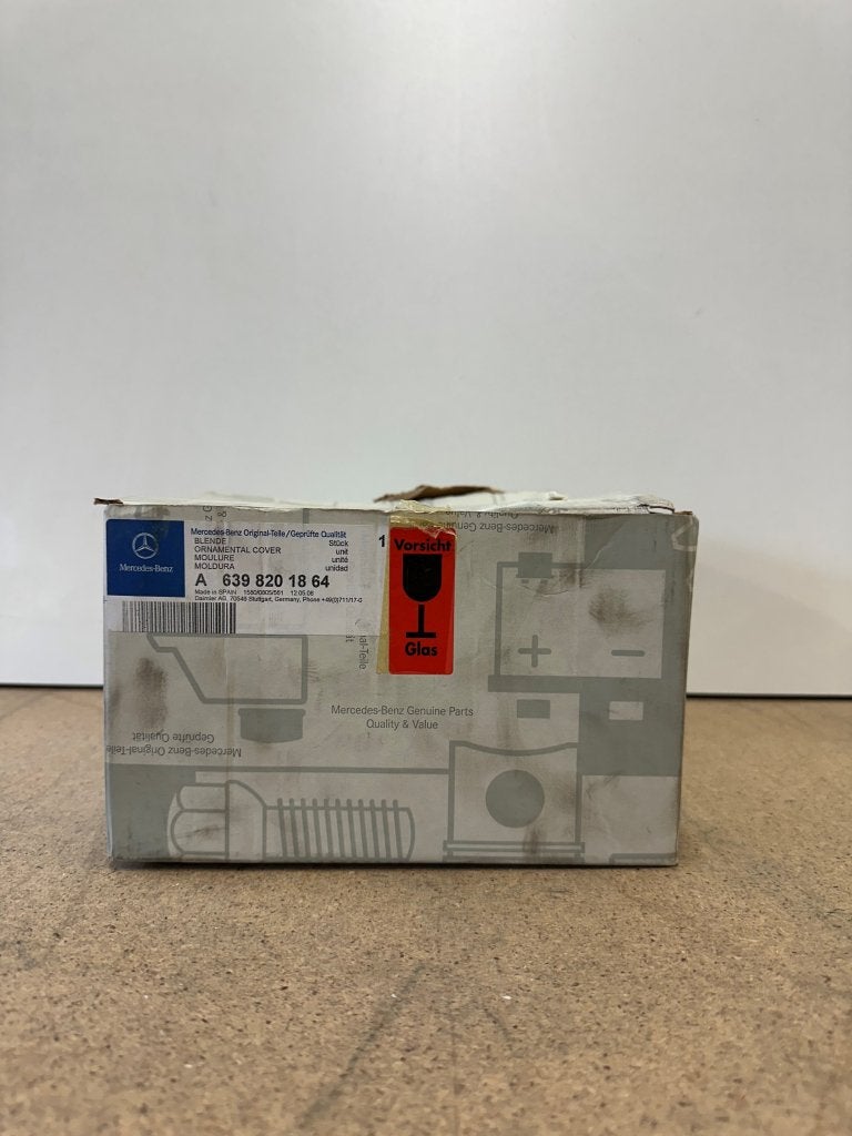 R.achter kap boven achterlicht W639 tot -06 639 820 18 64, Niet ingevuld, Mercedes-Benz, Niet ingevuld, Nieuw