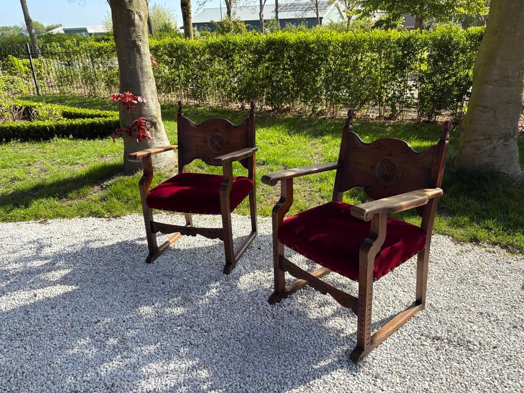 Antiekele stoelen, recentelijk opnieuw gestoffeerd, Ophalen