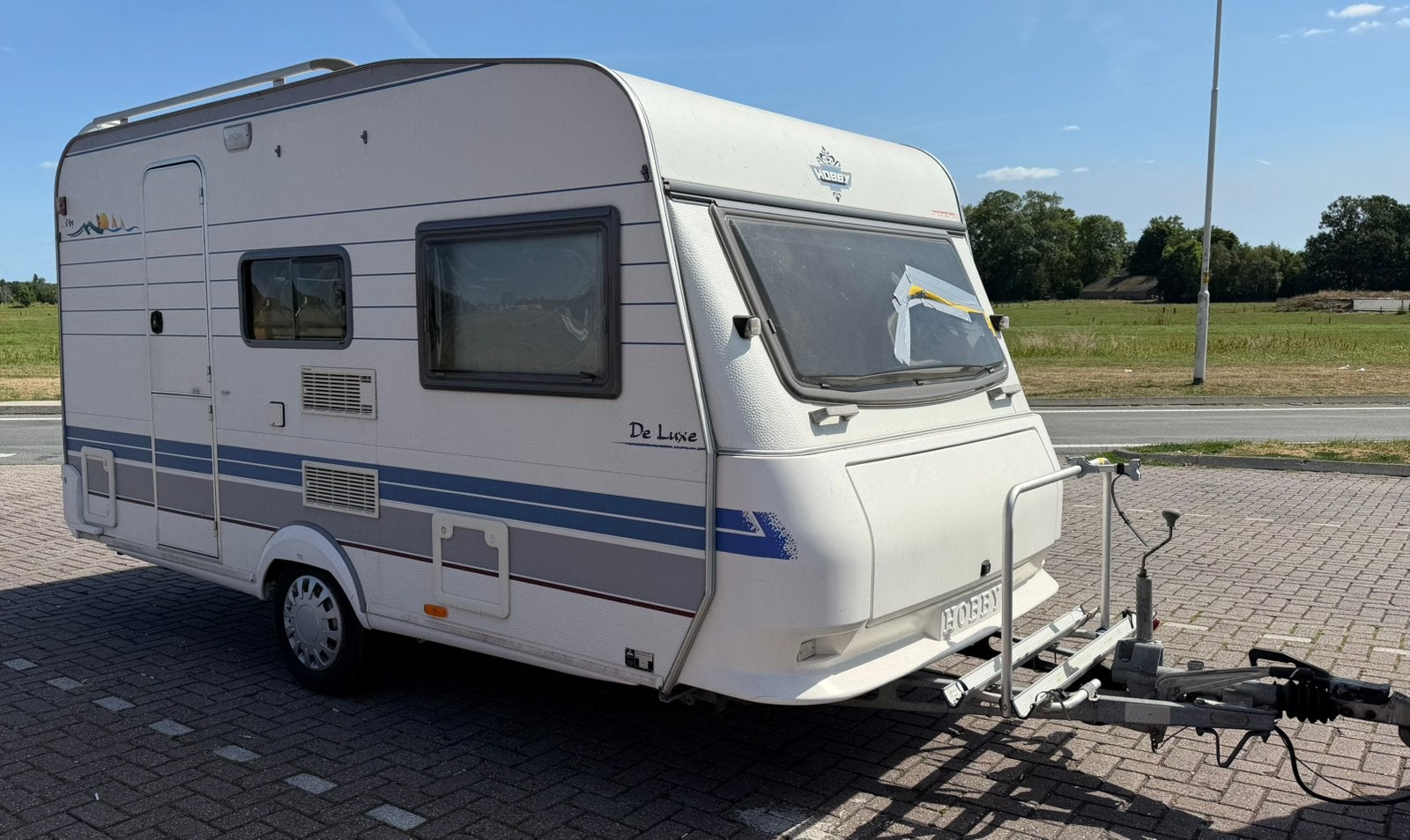 Hobby deluxe 10 inclusief voortent, vaste wc en 2xfietsenrek, Vast bed, Hobby, Treinzit, 750 - 1000 kg