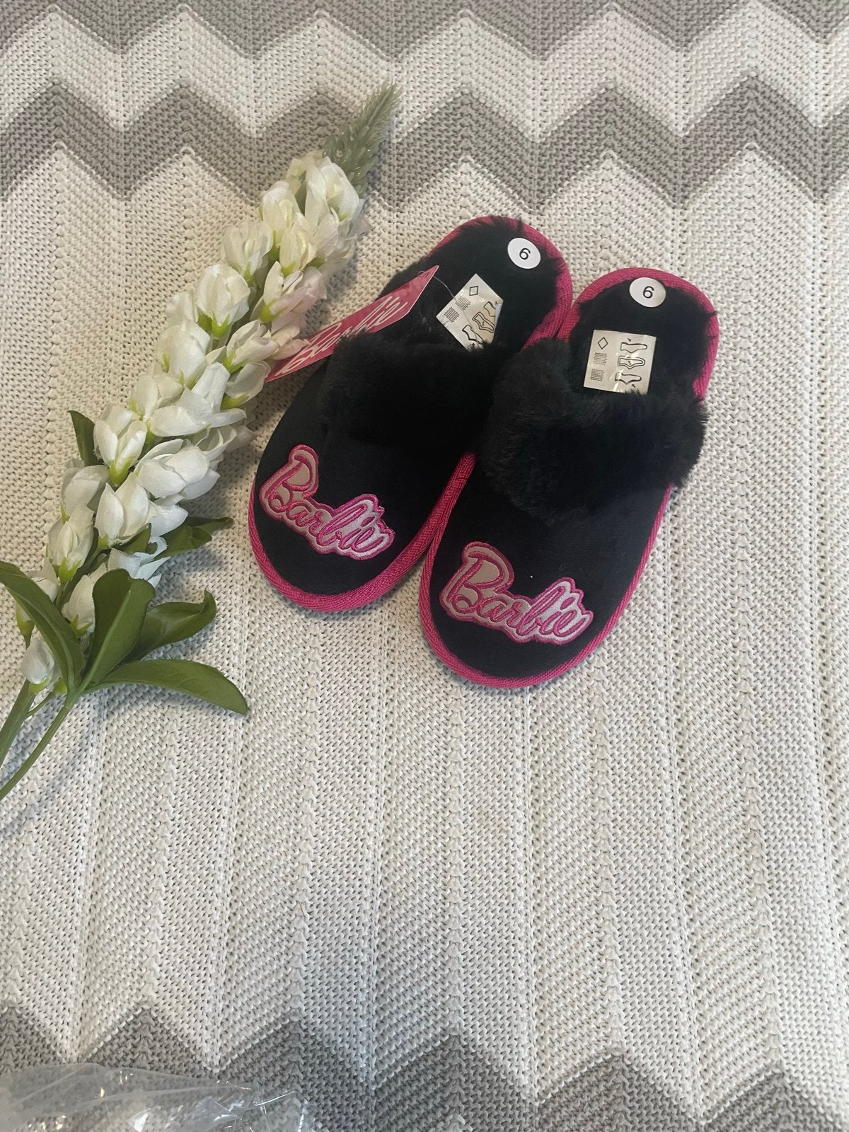 NIEUW, zwart/roze sloffen van Barbie, maat EU 27 - UK 9, Meisje, Overige typen, Nieuw, Ophalen of Verzenden