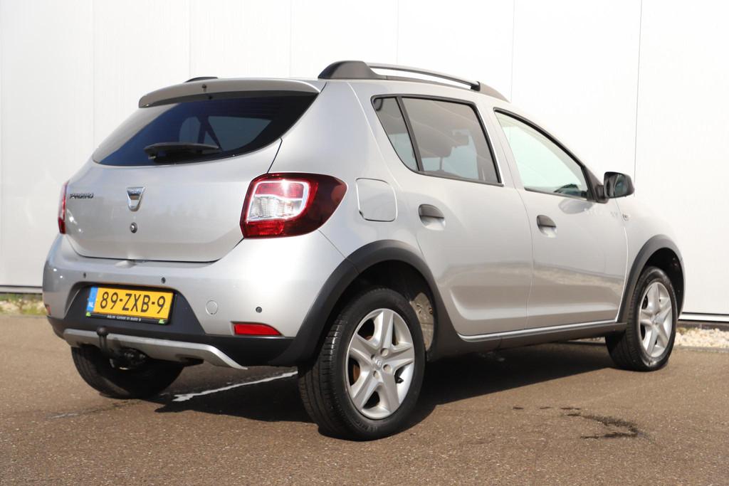 Dacia Sandero 0.9 TCe Stepway Lauréate Trekhaak Navigatie A, Auto's, Dacia, Voorwielaandrijving, Stof, Gebruikt, 31 €/maand