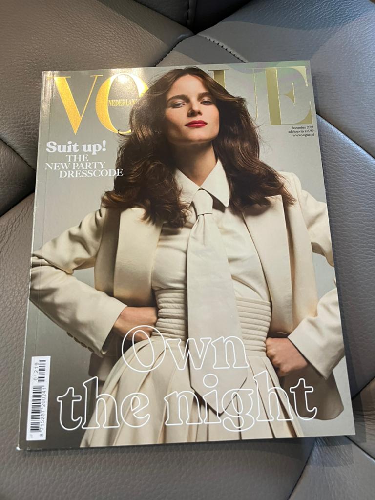 Vogue nl 2019 Own the Night Suit up! Rare!, Boeken, Mode, Ophalen of Verzenden, Zo goed als nieuw, Mode algemeen