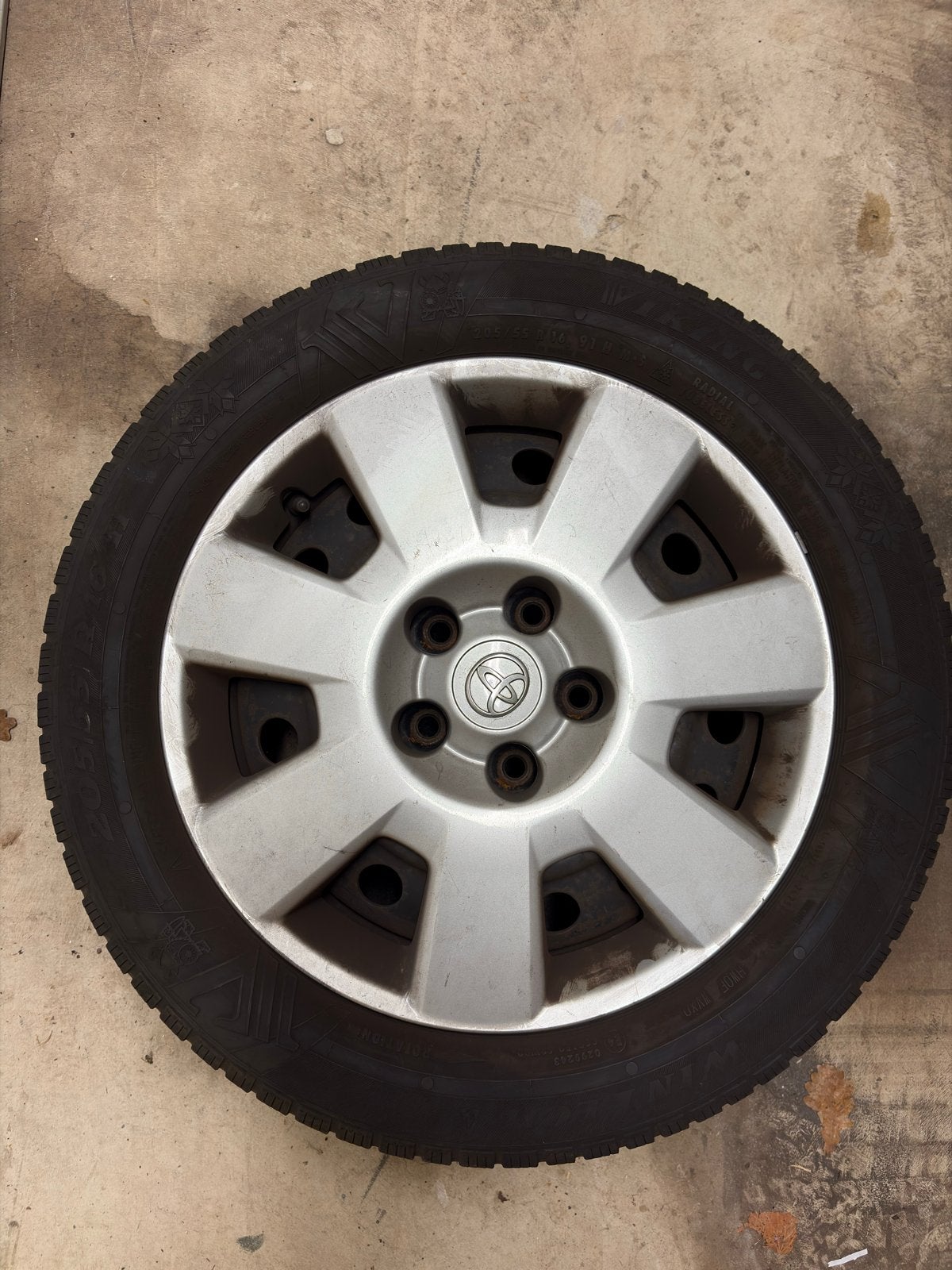 Winterbanden met velgen voor Toyota Avensis Verso 2005, Ophalen, Gebruikt, 16 inch, Banden en Velgen