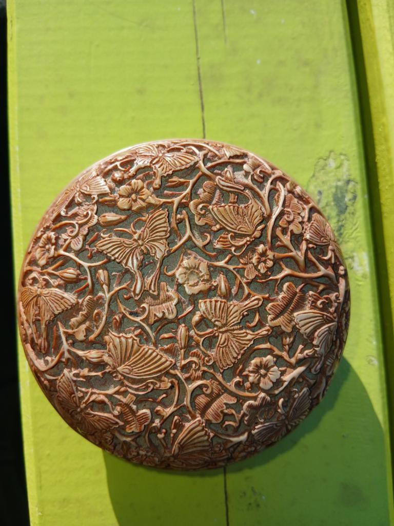 Antieke gesneden houten doos met vlinders en bloemen, Ophalen of Verzenden