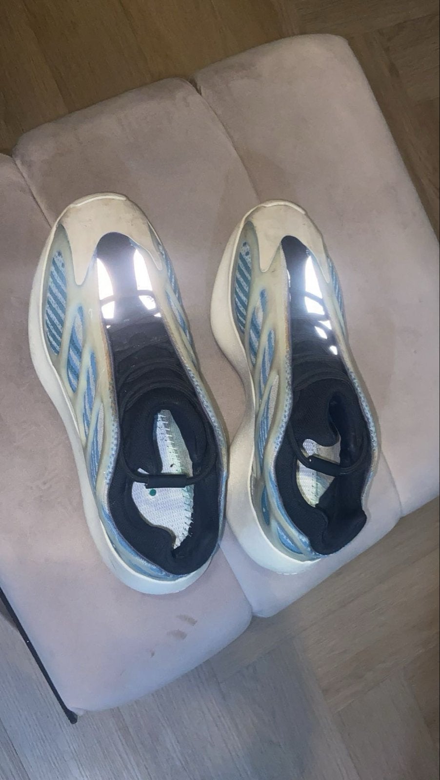 Adidas Yeezy 700 V3 Azael - Maat 41, Kleding | Heren, Ophalen of Verzenden, Zo goed als nieuw, Wit, Sneakers of Gympen