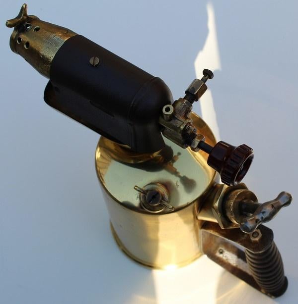 Antieke Benziene Brander, Ophalen