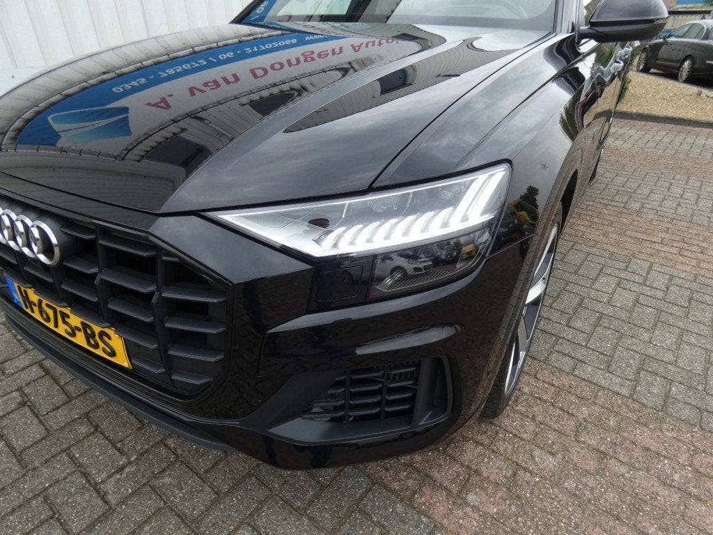 Audi Q8 55 TFSI QUATTRO S-Line,B&O,360,Pano,Softcl,Luchtv,He, Auto's, Automaat, Gebruikt, 2995 cc, Zwart