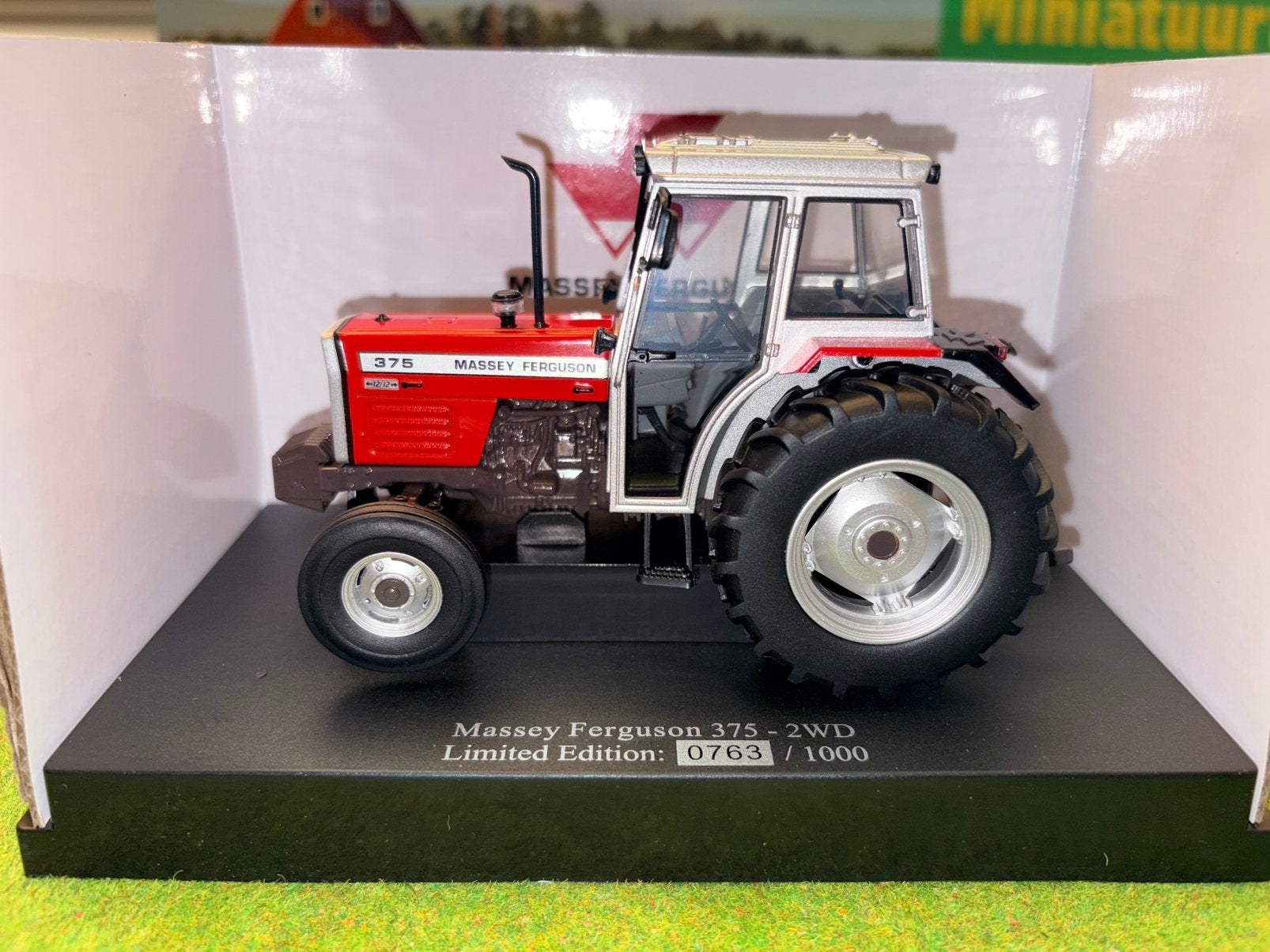 Massey Ferguson 375 2-WD, Ophalen of Verzenden, Nieuw, Tractor of Landbouw, Universal Hobbies