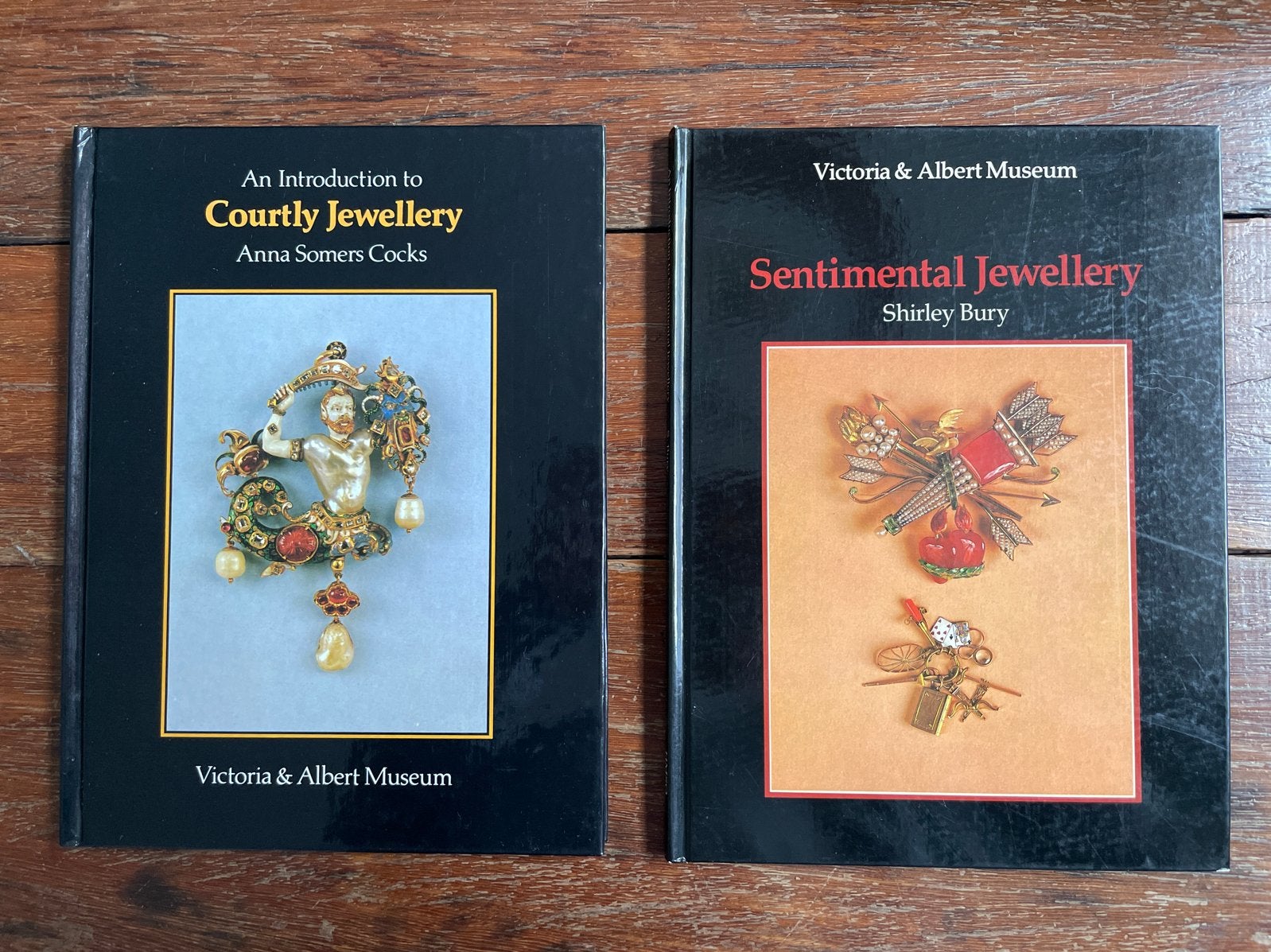 Boeken over historische sieraden - Victoria & Albert Museum, Ophalen of Verzenden, Zo goed als nieuw, Overige onderwerpen