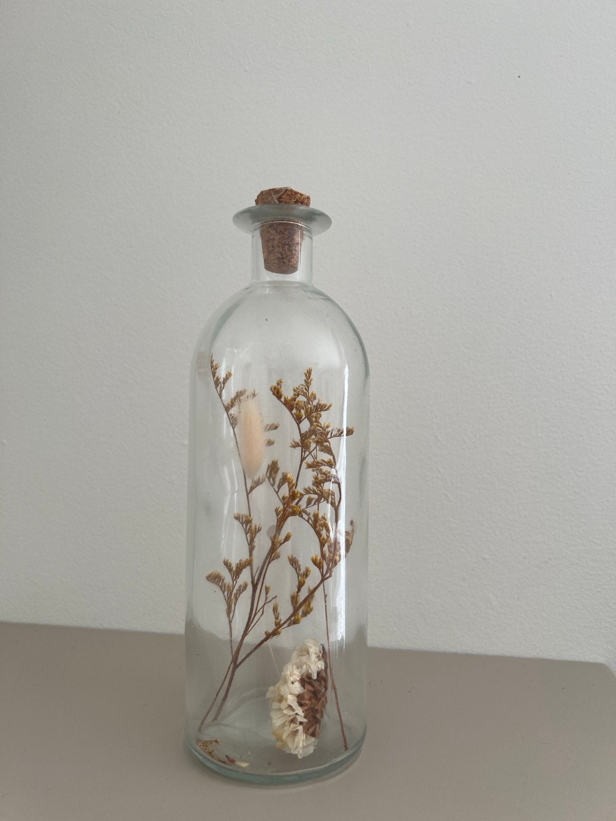 Glazen fles met kurk en droogbloemen, Inclusief droogbloemen, Transparant, Ophalen of Verzenden, Glas