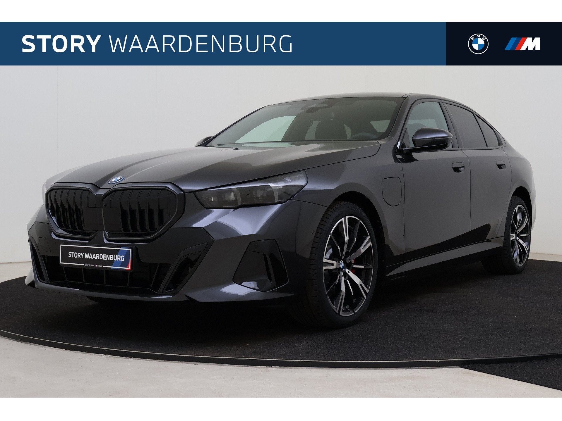 BMW 5 Serie 530e M Sport Automaat / Panoramadak / Trekhaak /, Automaat, Achterwielaandrijving, Zwart, 4 cilinders