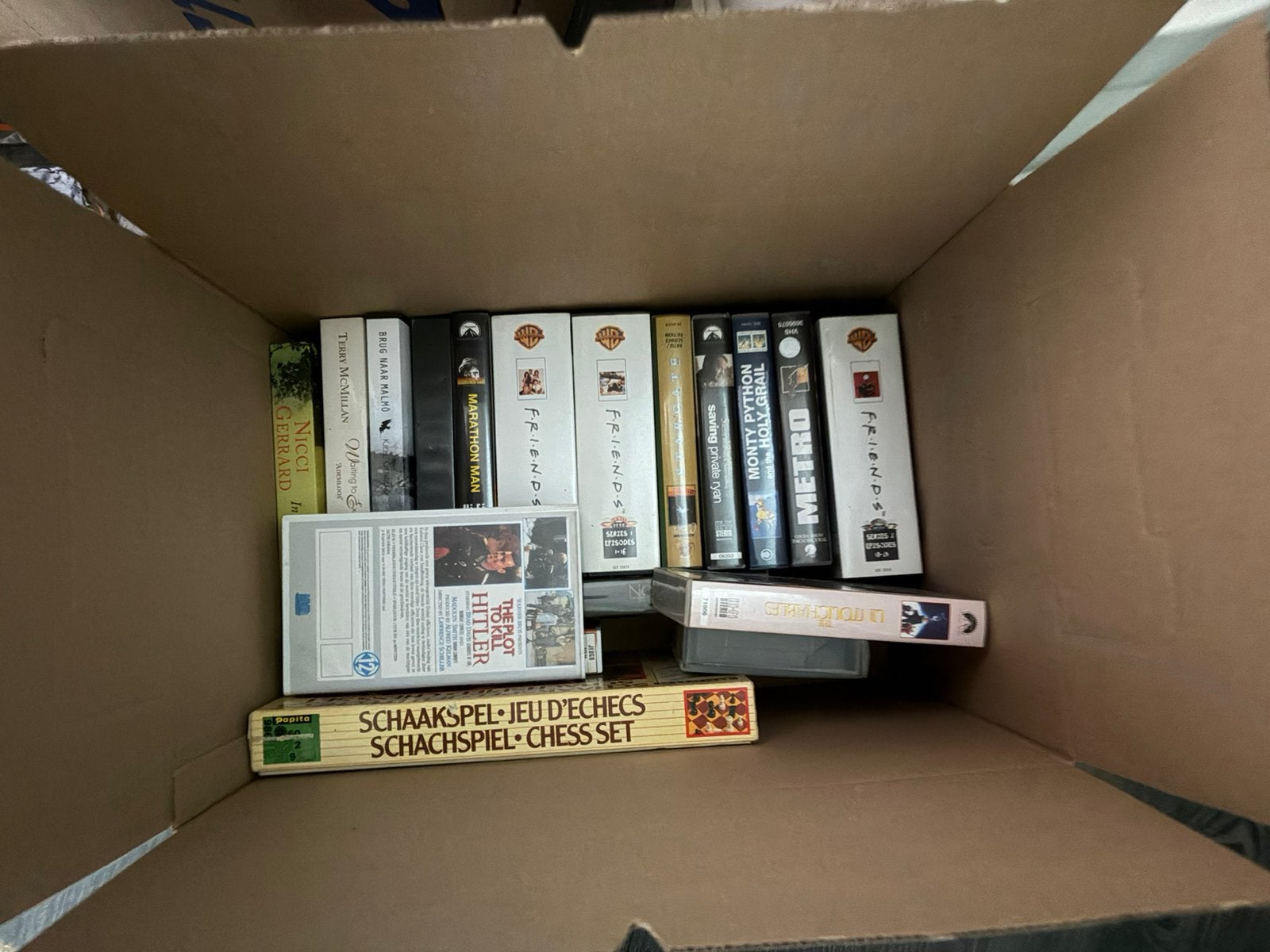 Doos met diverse VHS videobanden, Cd's en Dvd's, Ophalen of Verzenden, Gebruikt, Overige genres, VHS