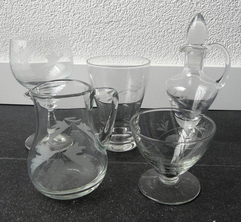 Vintage gegraveerde glazen karaf gegraveerd glas 5x, Glas of Glazen, Gebruikt, Ophalen of Verzenden, Glas