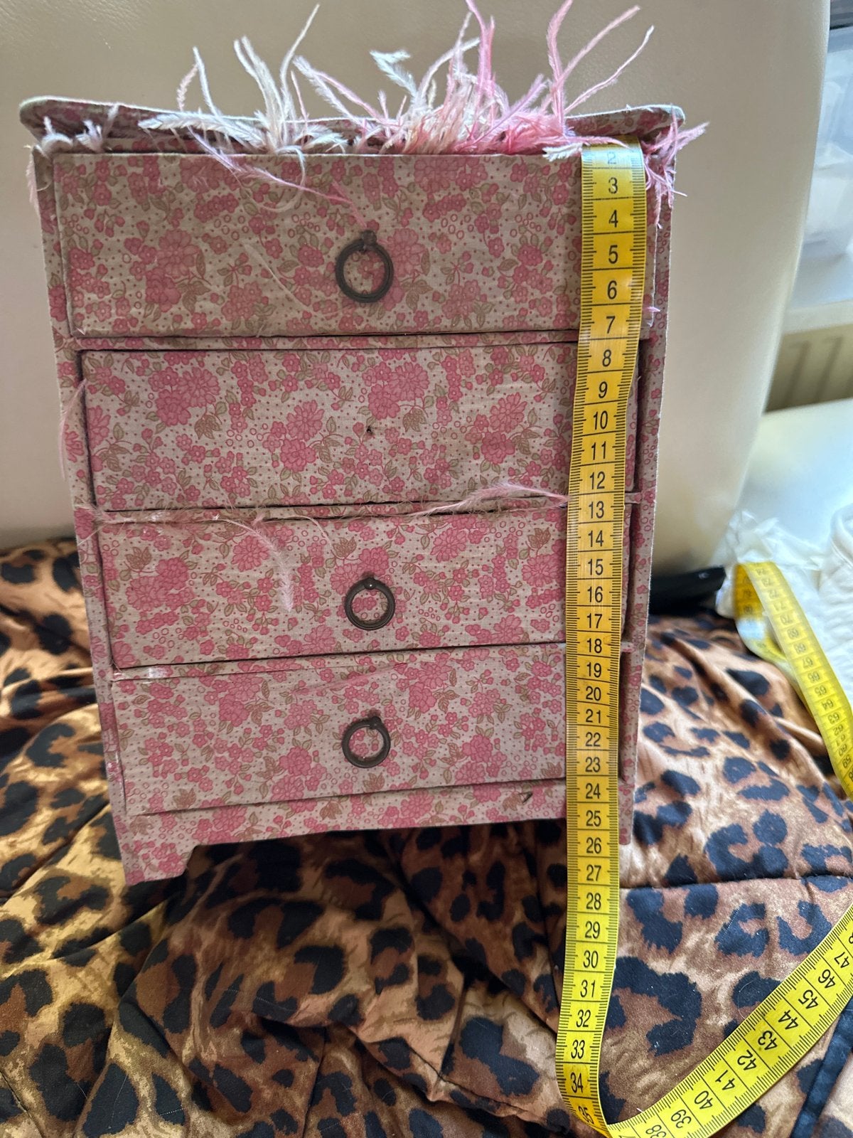 Knutselmateriaal: Roze bloemenprint ladekastje met veren, Ophalen, Gebruikt, Meerkleurig, Natuur en Bloemen