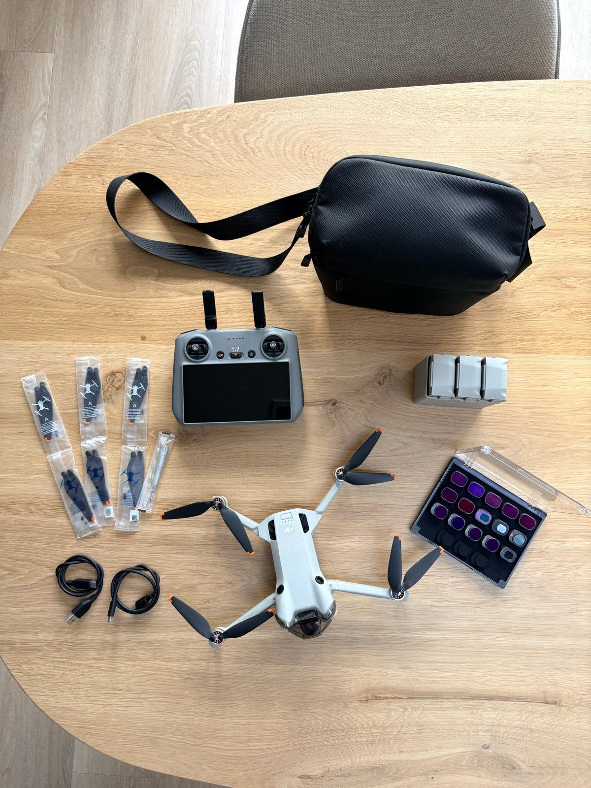 DJI Mini 4 Pro Fly More Combo + RC 2 + ND filters + 256GB, Ophalen, 30 tot 45 minuten, 5 tot 10 kilometer, Zo goed als nieuw