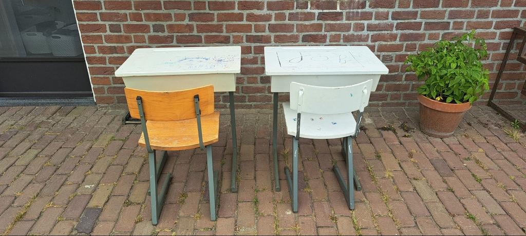 Gratis 2 leuke oude schooltafeltjes met stoelen, Ophalen, Gebruikt, Tafel(s) en Stoel(en)