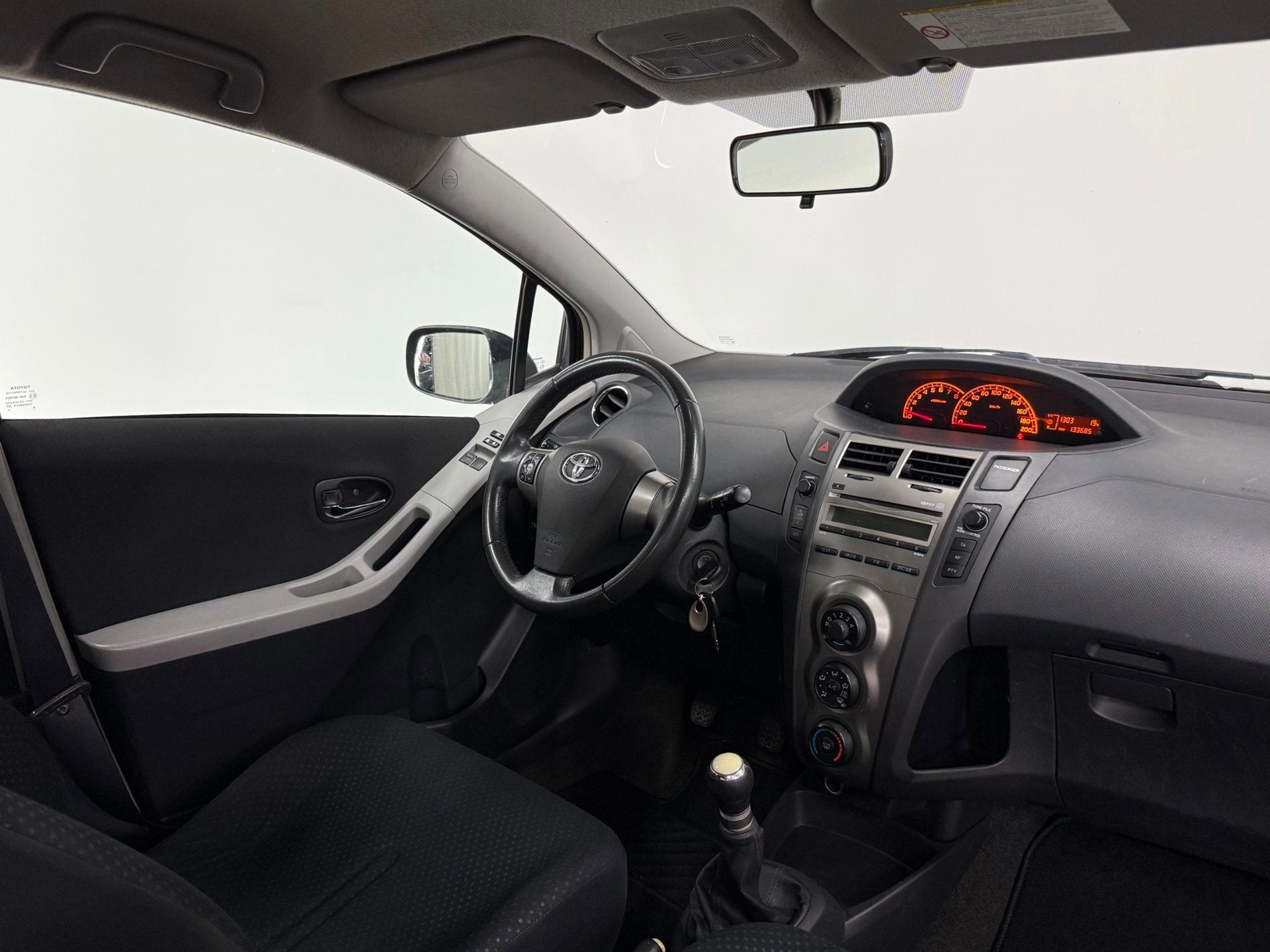 Toyota Yaris 1.0 VVTi TS Cool Airco/Elektrische ramen, Auto's, Voorwielaandrijving, Dealer onderhouden, Stof, Gebruikt