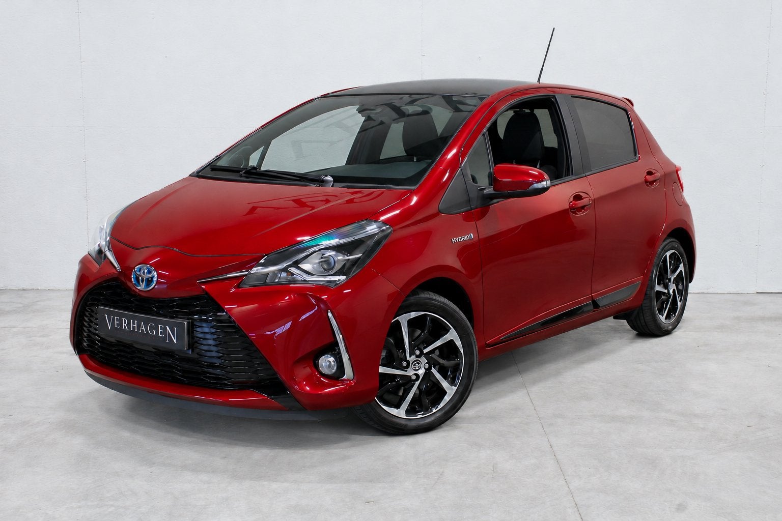 Toyota Yaris 1.5 Hybrid Active NL auto Panodak Dealer onderh, Auto's, 1497 cc, Gebruikt, 4 cilinders, Alcantara