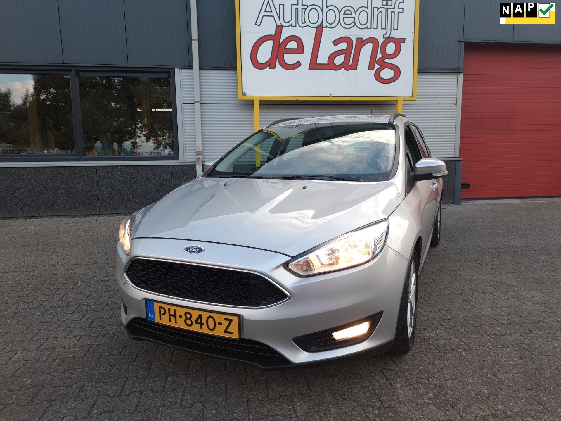 Ford Focus Wagon 1.0 Lease Edition NIEUWSTAAT! zeer mooi! tr, Gebruikt, Automatische klimaatregeling, Origineel Nederlands, Handgeschakeld