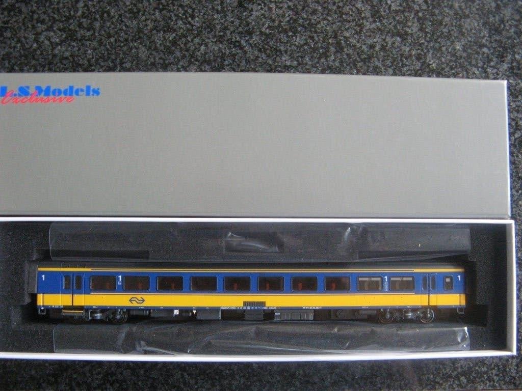 LS Models 44 246: ICRm-1 A rijtuig internationaal, tp. V, Overige merken, Gelijkstroom, Wagon, Ophalen of Verzenden