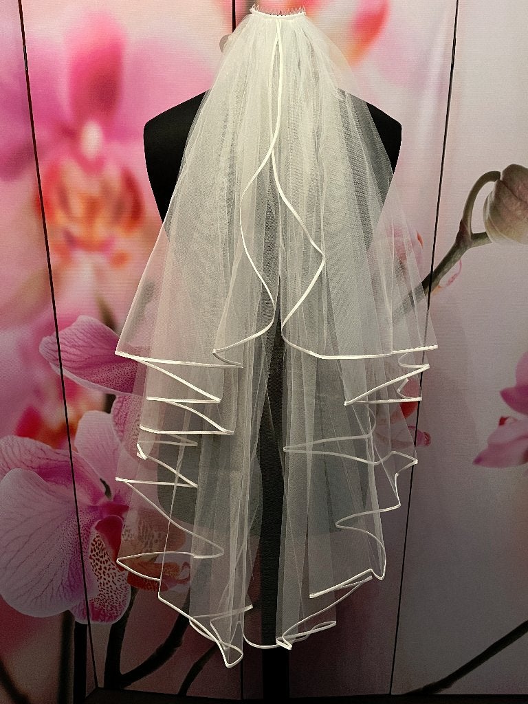 Nieuw licht ivoren sluier S7 met biesrandje, Kleding | Dames, Trouwkleding en Trouwaccessoires, Ophalen of Verzenden, Nieuw, Overige kleuren