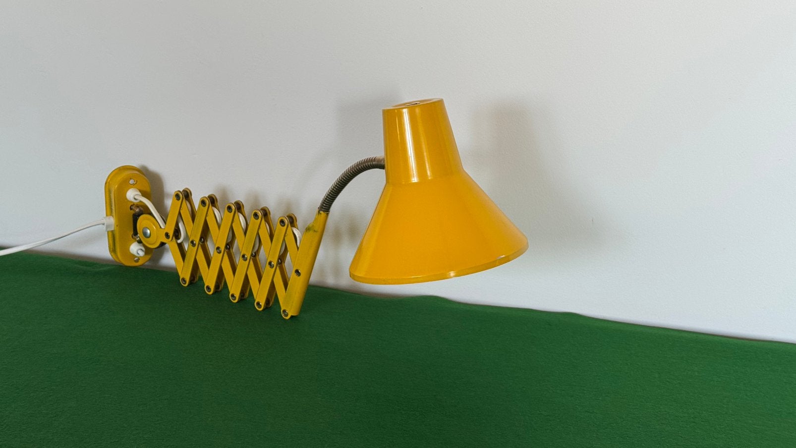 Vintage schaarlamp wandlamp harmonicalamp Hala, Huis en Inrichting, Gebruikt, Ophalen of Verzenden, Metaal, Wandlamp