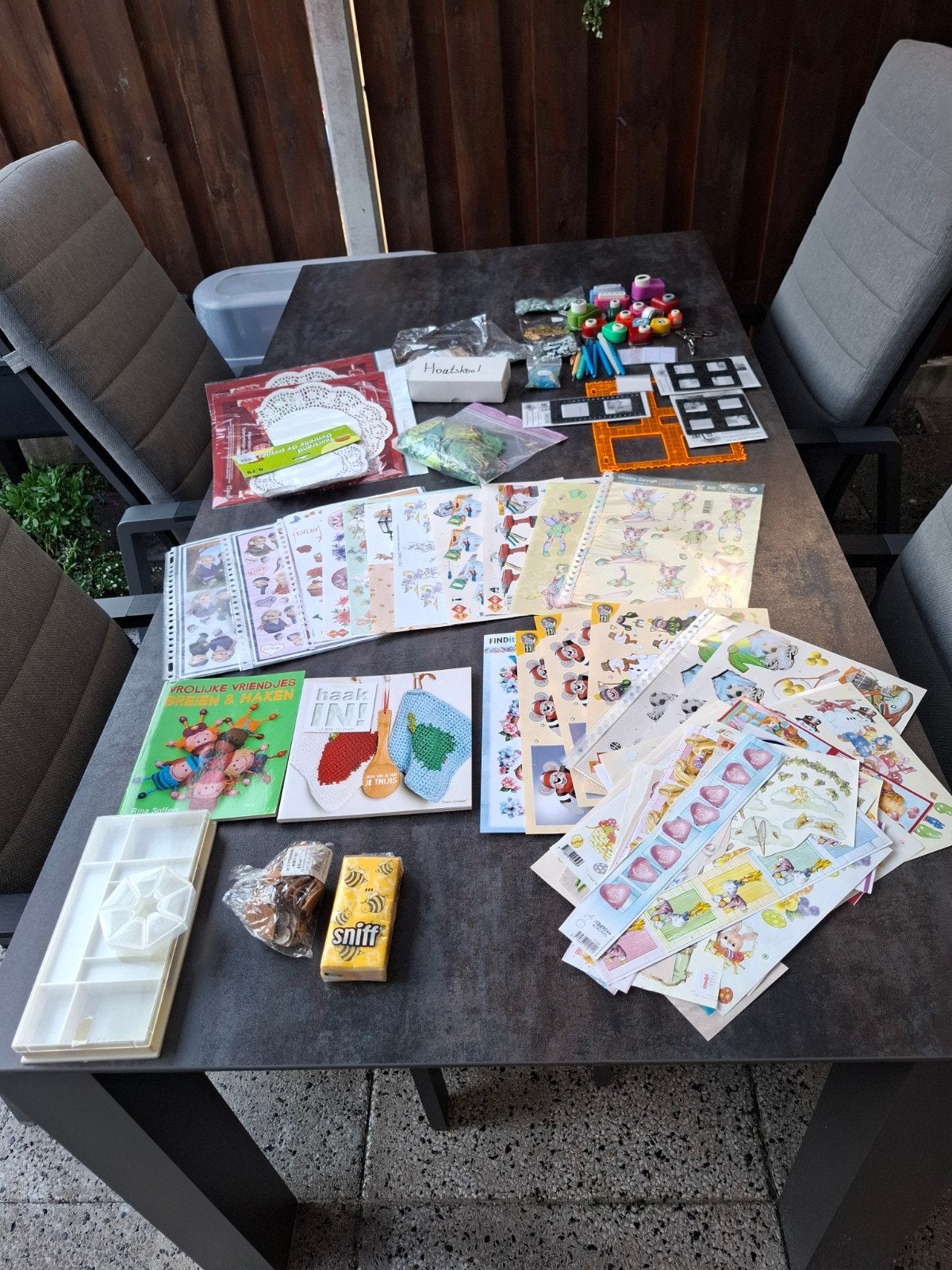 Groot knutselpakket: stickers, ponsen, papier en meer, Ophalen of Verzenden, Gebruikt