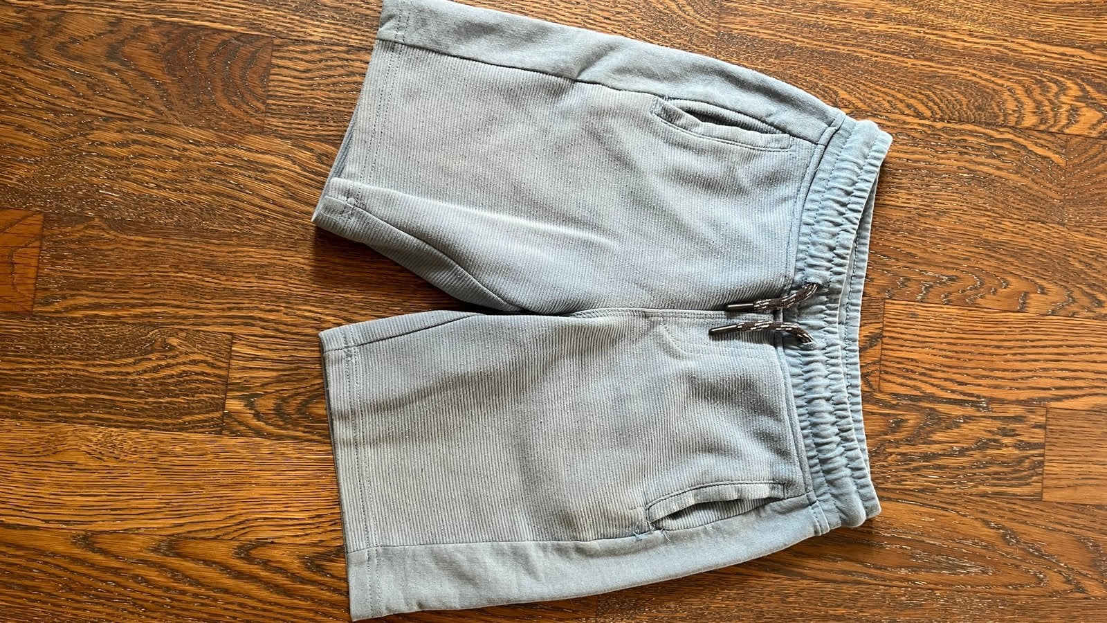 Licht blauwe korte broek short maat 128, Kinderen en Baby's, Kinderkleding | Maat 128, Ophalen of Verzenden, Zo goed als nieuw