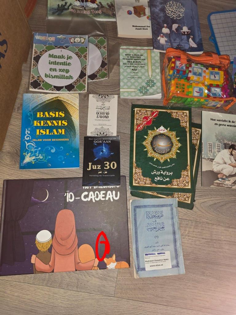 Islamitische boeken en educatief materiaal te koop, Ophalen of Verzenden, Islam