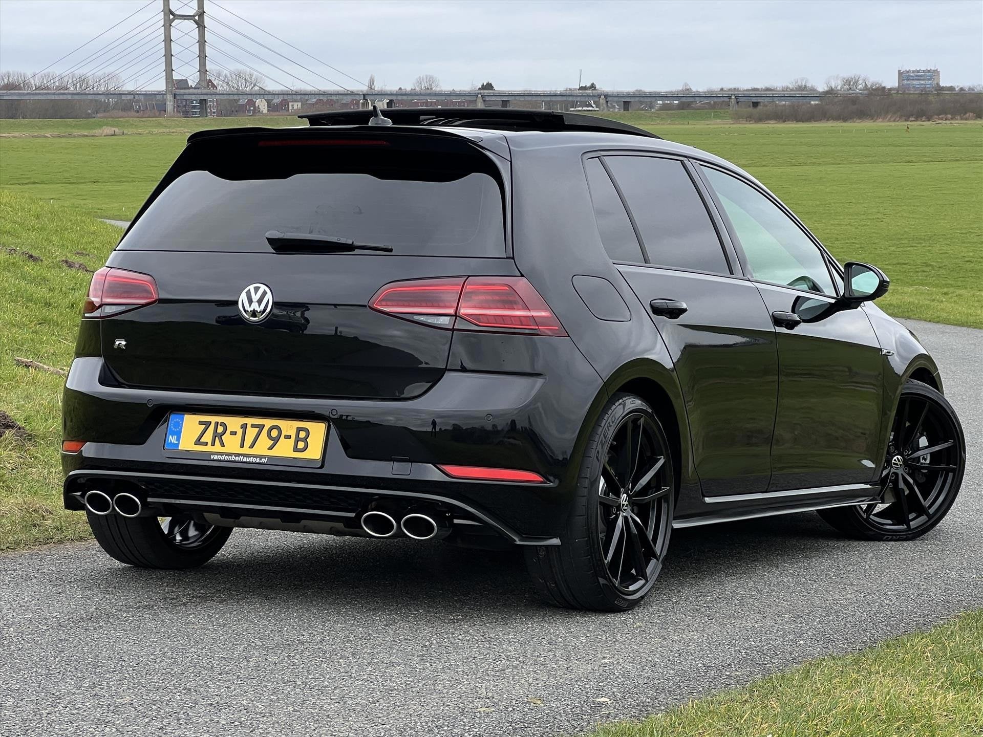 Volkswagen Golf 7.5 2.0 TSI R 4Motion 310PK |Pano |Dynaudio, Auto's, Automaat, Stof, Gebruikt, 1984 cc