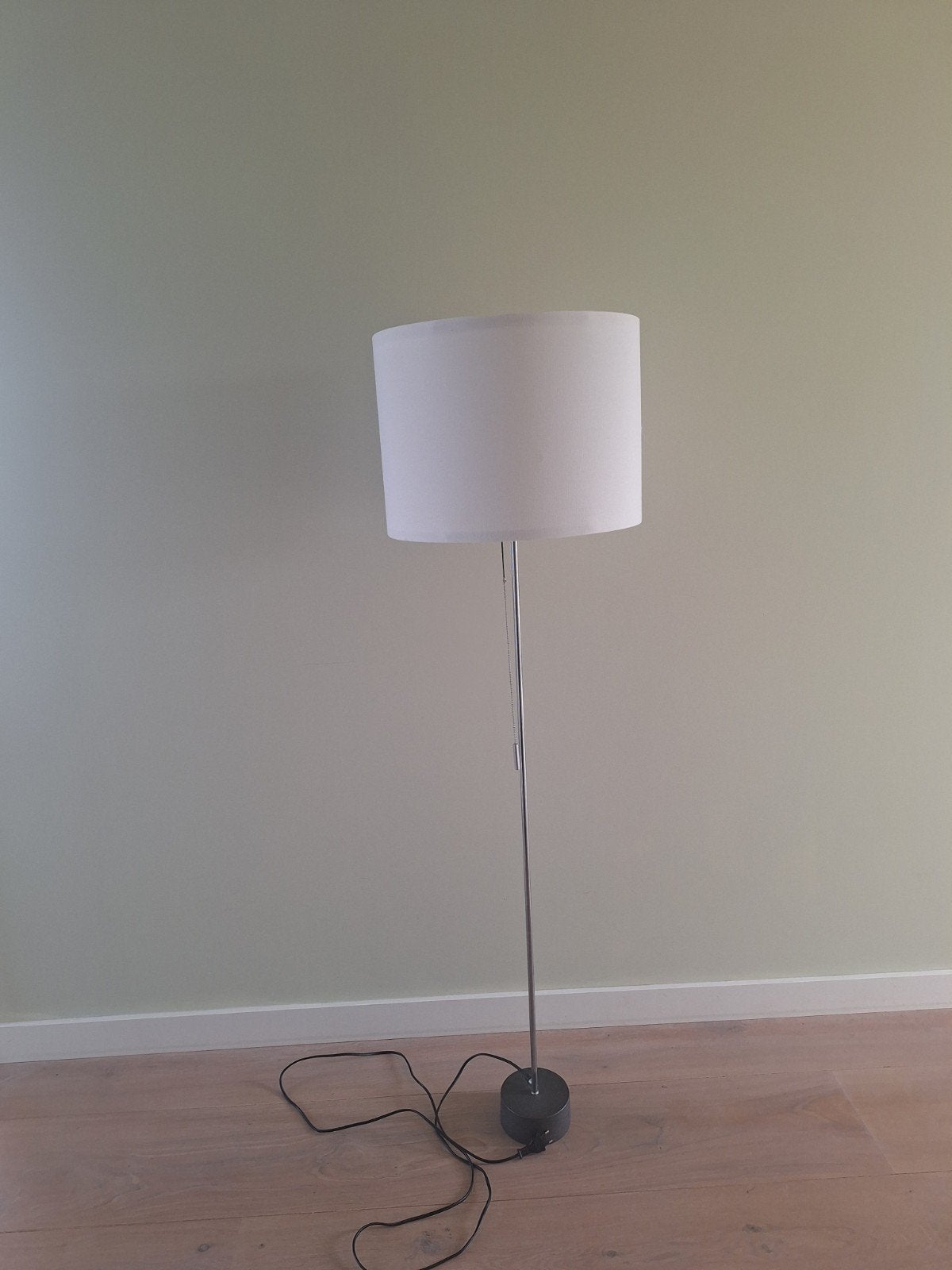 Vloerlamp met witte kap, 145 cm hoog, 42 cm doorsnee