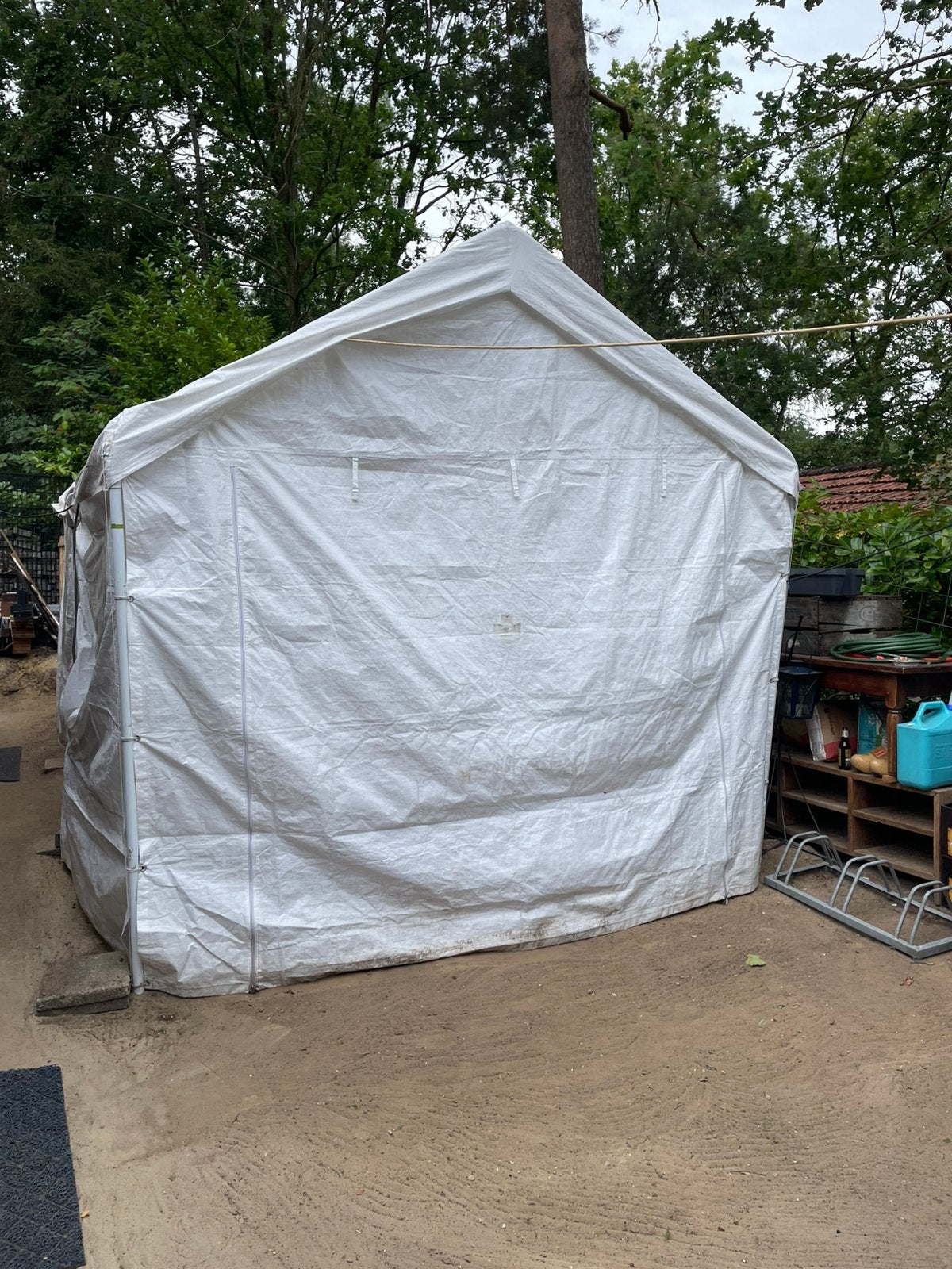 Party tent, Ophalen, Gebruikt