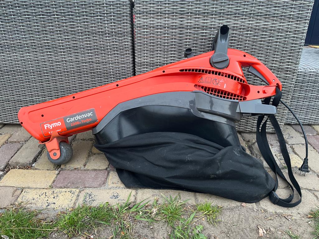 Flymo Gardenvac 2200 Turbo Bladblazer met Zuigfunctie, Ophalen, Handgedragen, Zo goed als nieuw, Met opvangzak