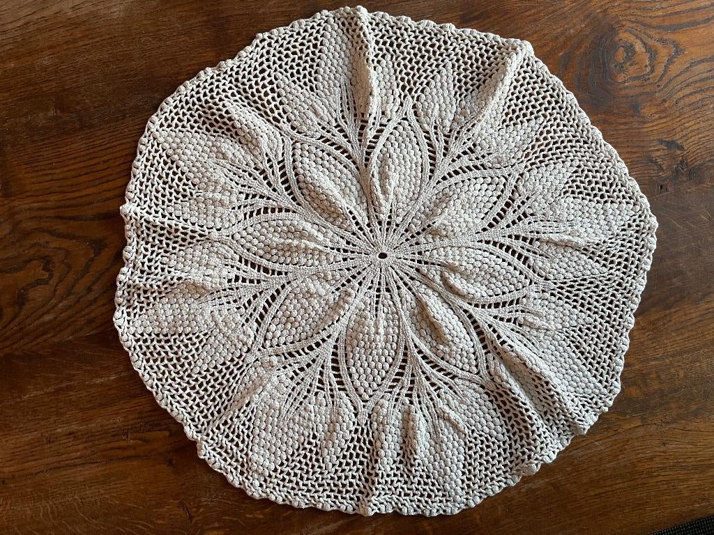 Handwerk mooi vintage gehaakt rond tafelkleed NU €5,-, Ophalen, Zo goed als nieuw, Rond