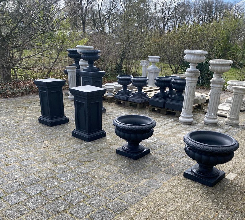 Betonnen ronde tuinvazen 60x50 cm op betonenn zuilen 40x65, Ophalen, Nieuw