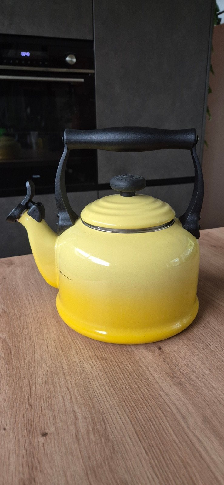 Mooie nieuwe le creuset fluitketel, groot 2 liter, 2 liter of meer, Ophalen of Verzenden, Nieuw, Draadloos