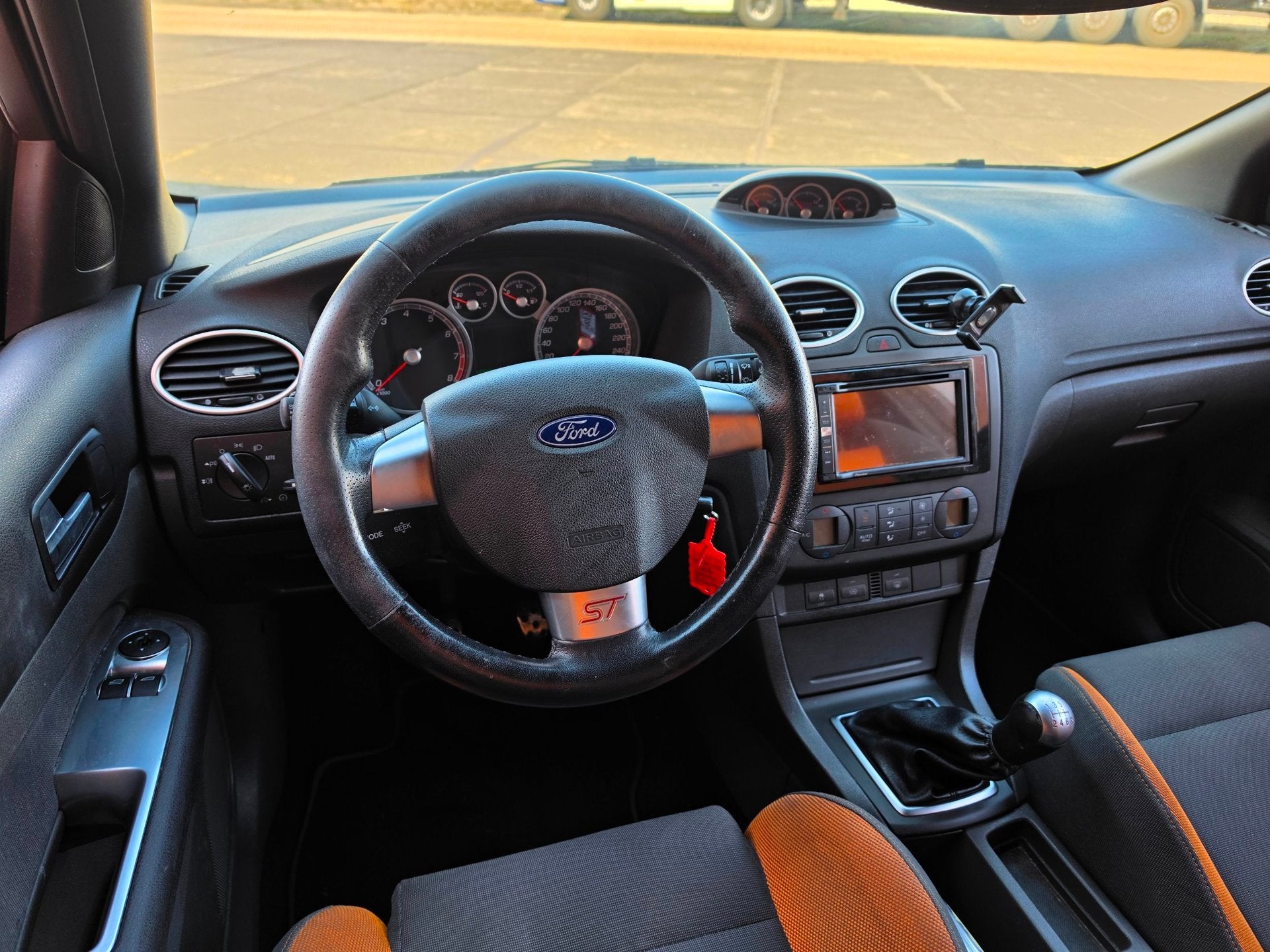 Foto 6 van Ford Focus 2.5-20V ST