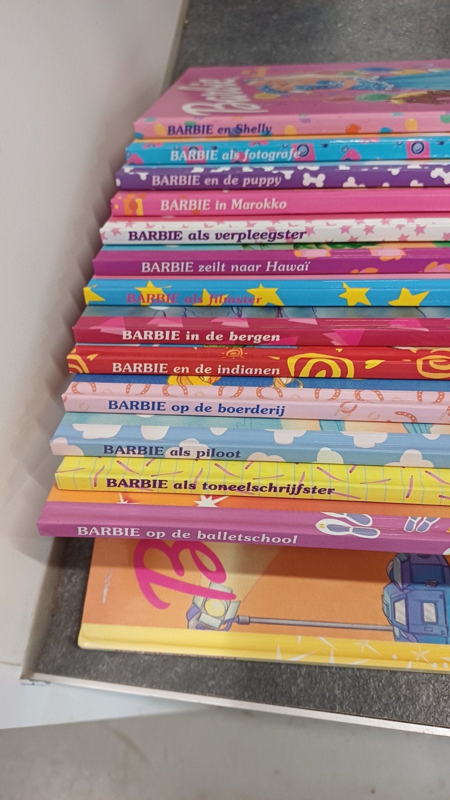 Grote collectie Barbie boeken - Diverse avonturen, Ophalen of Verzenden, Gelezen, Diverse auteurs, Fictie