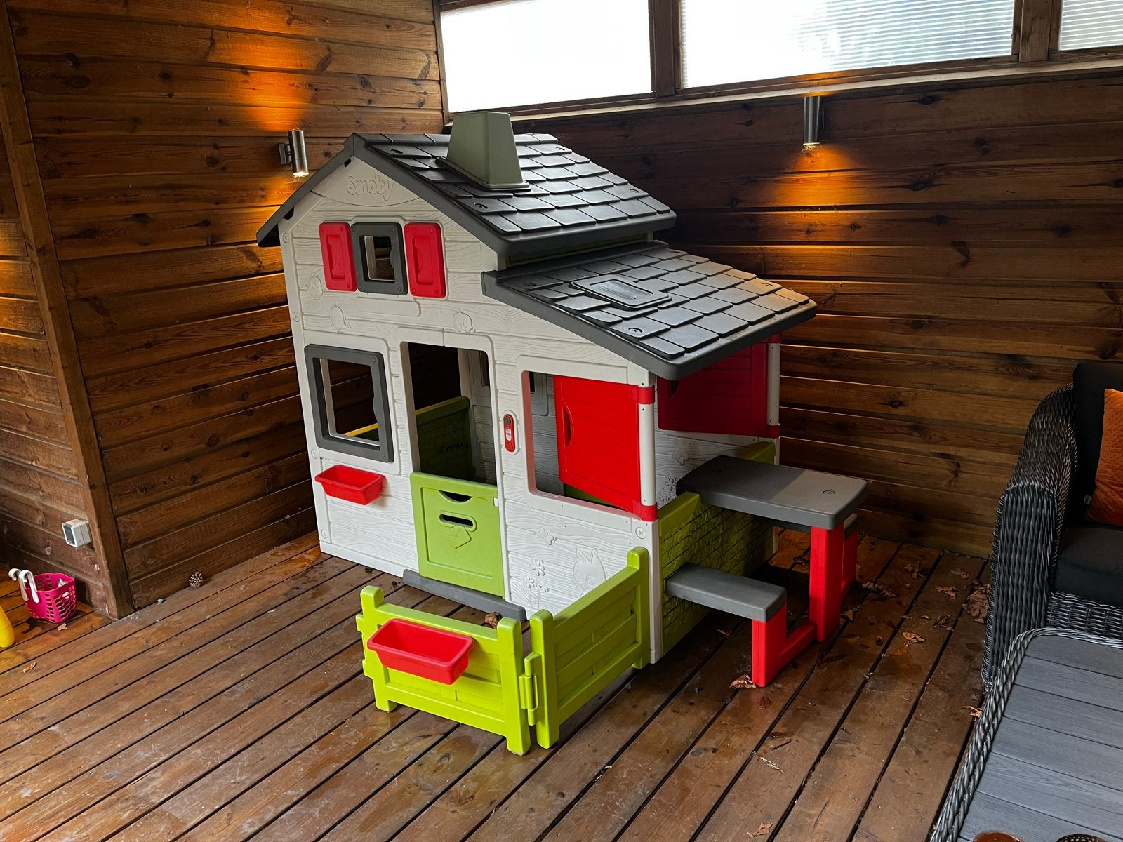 Smoby Speelhuisje met picknicktafel en bloembakken, Kinderen en Baby's, Speelgoed | Buiten | Speelhuisjes, Ophalen, Gebruikt, Kunststof
