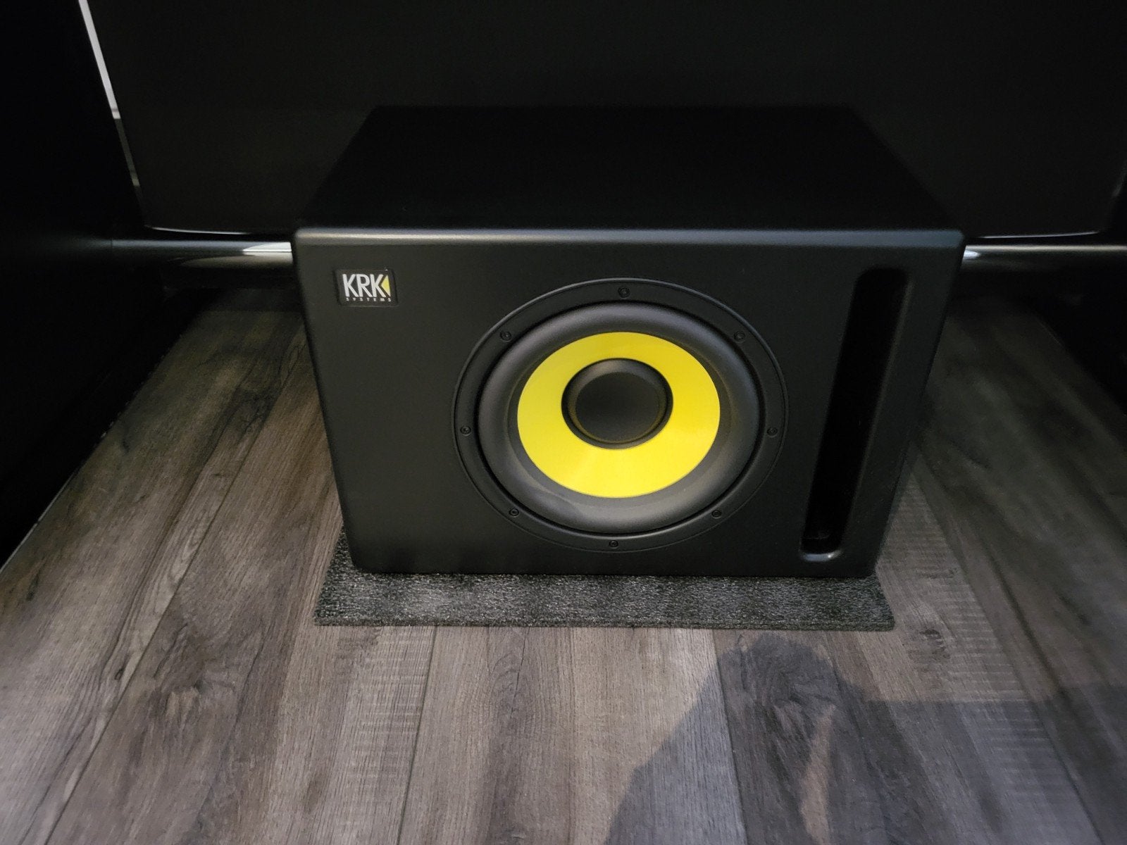krk subwoofer vaste prijs 270 euro, Audio, Tv en Foto, Ophalen, Zo goed als nieuw, Subwoofer, Overige merken