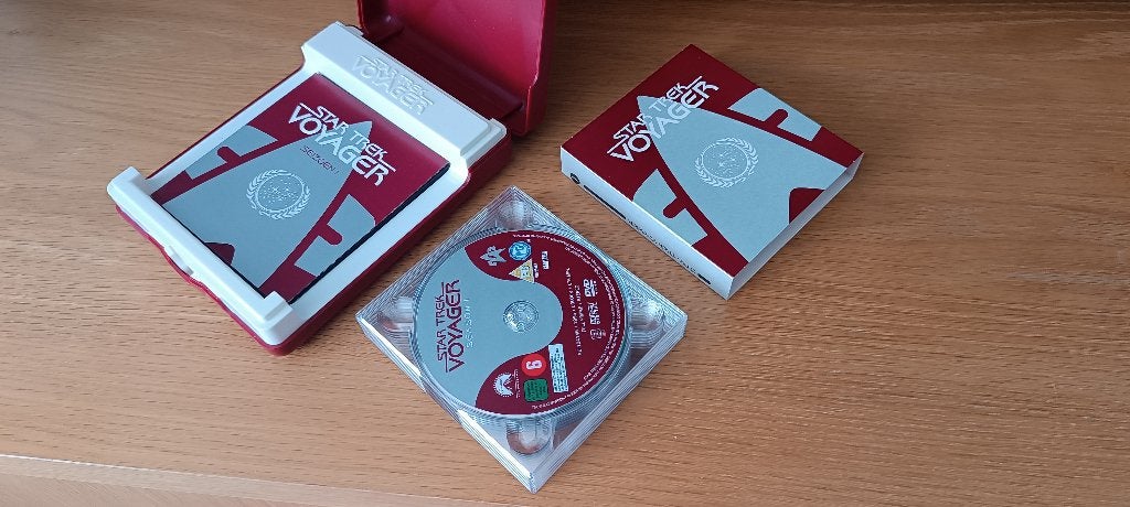 Star Trek Voyager DVD Box Seizoen 1 met hoes, Cd's en Dvd's, Dvd's | Tv en Series, Vanaf 12 jaar, Ophalen, Zo goed als nieuw, Science Fiction en Fantasy