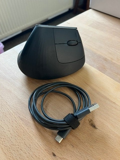 Logitech MX Vertical, Computers en Software, Rechtshandig, Muis, Gebruikt, Ergonomisch