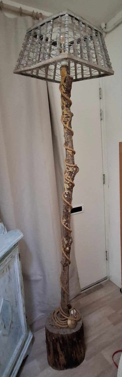 Boomstam lamp met wilgen lampenkap., Ophalen, Minder dan 100 cm